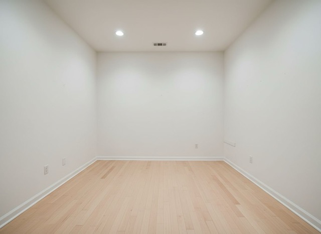 Room photo before the closet redesign