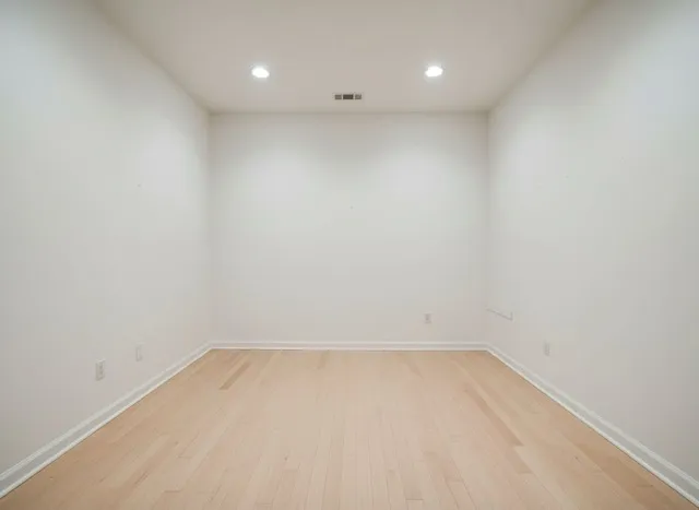 Room photo before the closet redesign